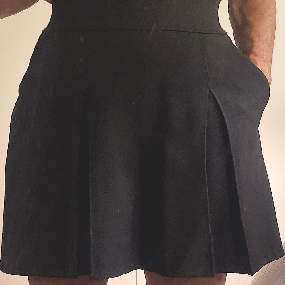 Kit and Ace Reverse effect pleat black womens shorts size 6